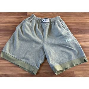 Nike Shorts Boys XL Fleece Sweat Pocket Drawstring Youth Green Embroidered